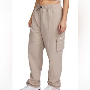 Nike Women's Taupe Cargo Pants sz L